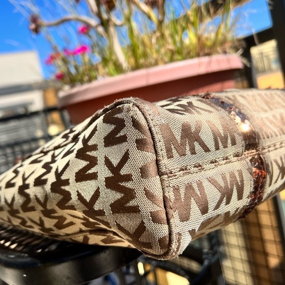 Michael Kors Brown and Tan Signature MK logo Tote with adjustable straps - Picture 11 of 15